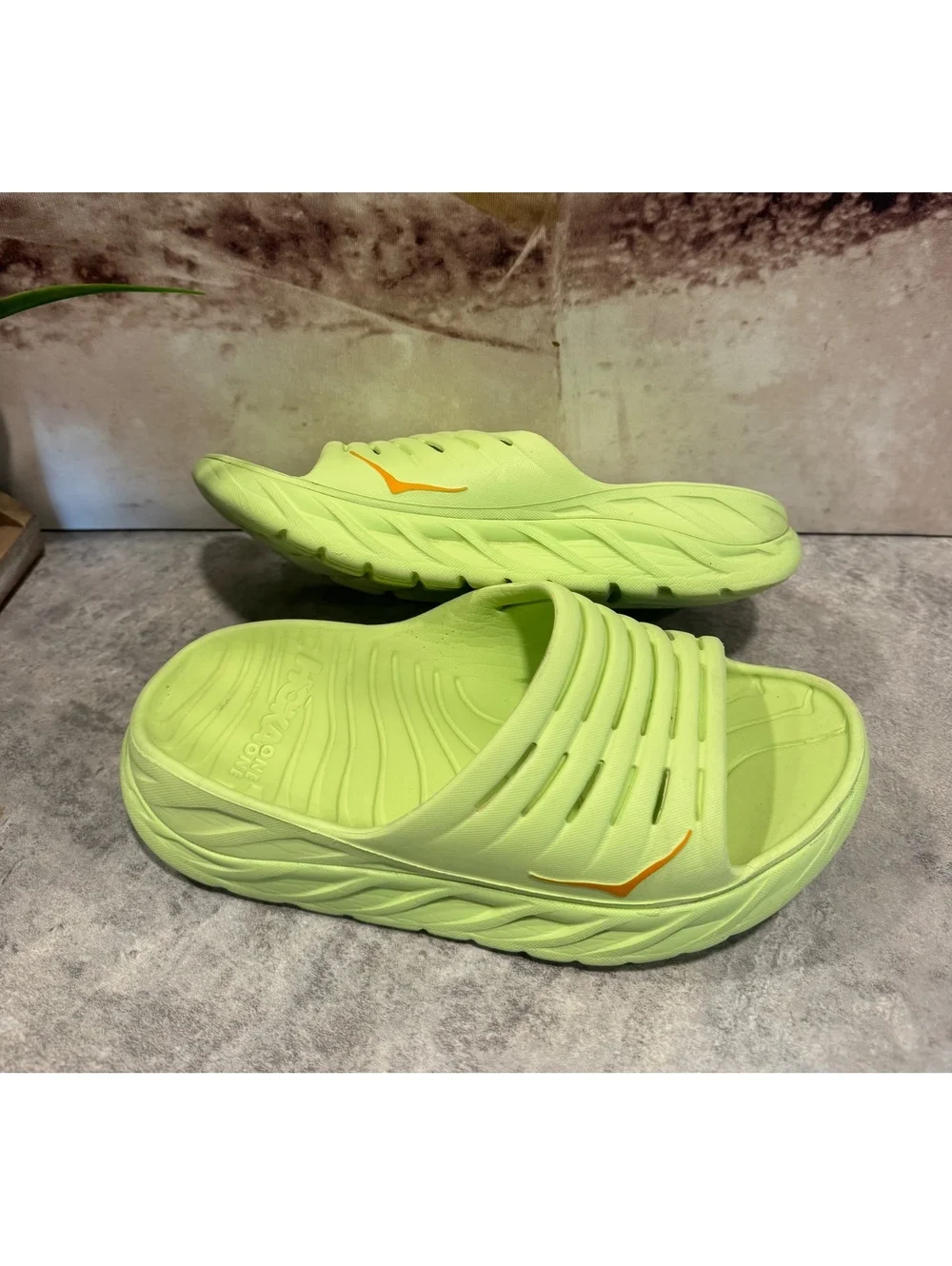Hoka Ora Recovery Slide Sandals Men's Size 7 Neon Yellow Athletic Running Beach